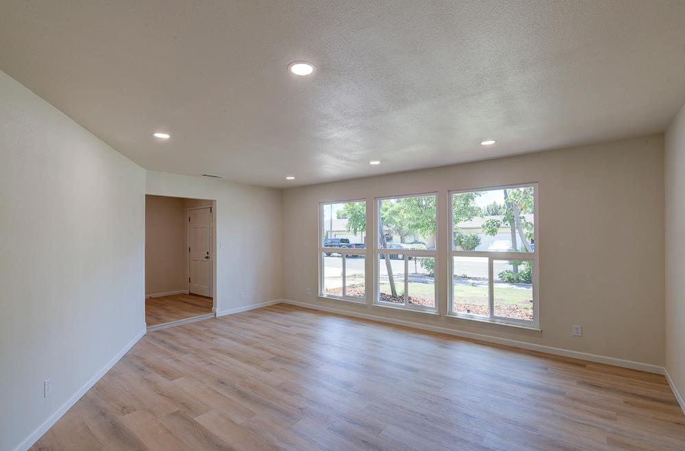 1484 W Indianapolis Ave, Fresno, CA 93705