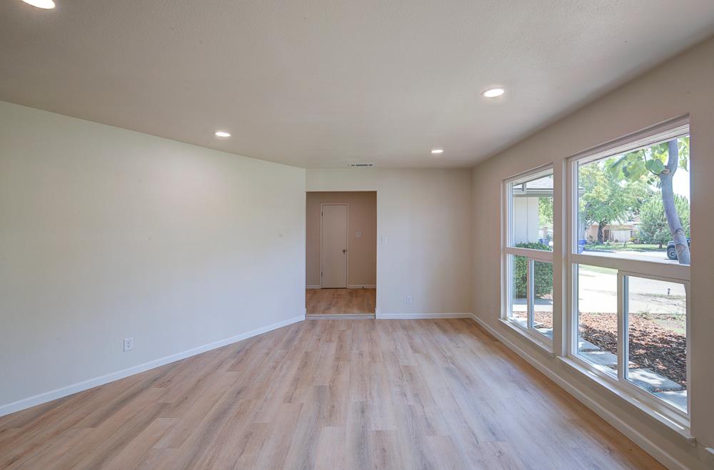 1484 W Indianapolis Ave, Fresno, CA 93705