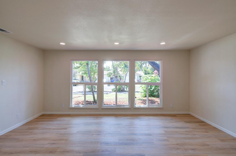 1484 W Indianapolis Ave, Fresno, CA 93705