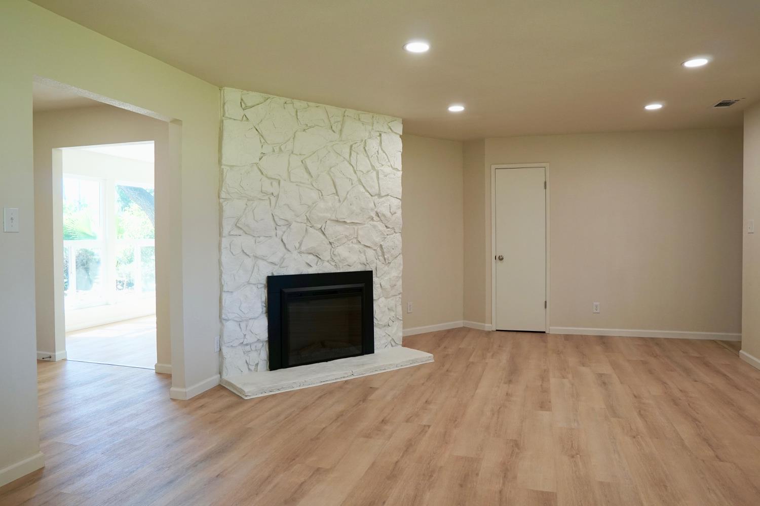 1484 W Indianapolis Ave, Fresno, CA 93705