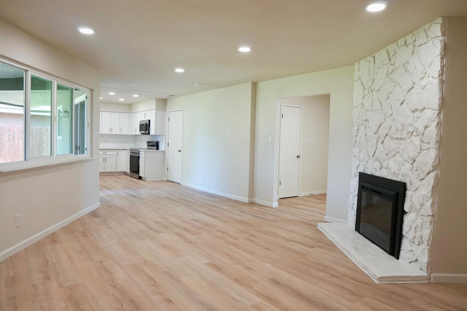 1484 W Indianapolis Ave, Fresno, CA 93705