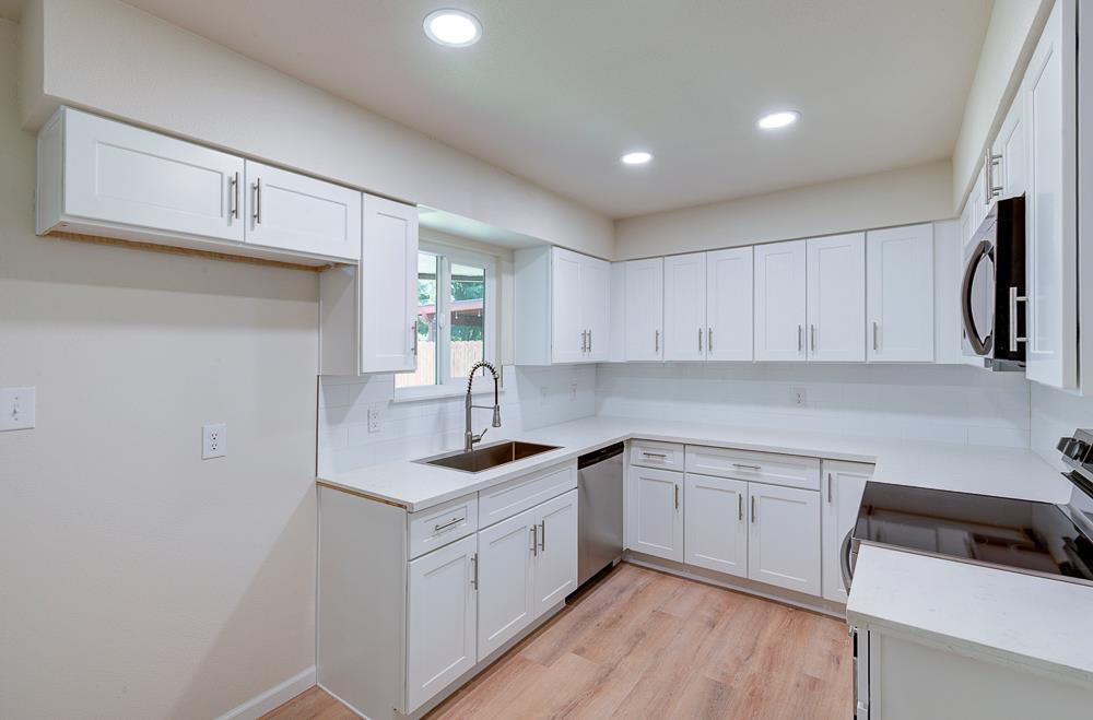 1484 W Indianapolis Ave, Fresno, CA 93705