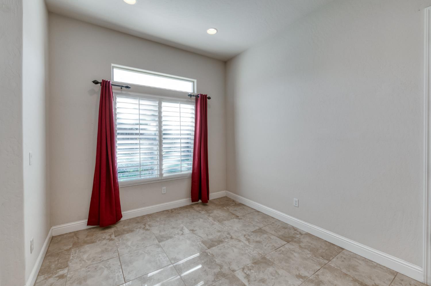 4160 N Newport Bay, Clovis, CA 93619