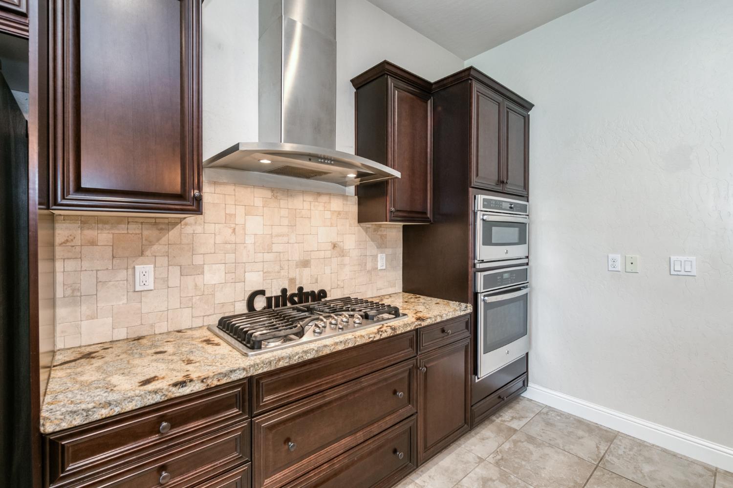 4160 N Newport Bay, Clovis, CA 93619