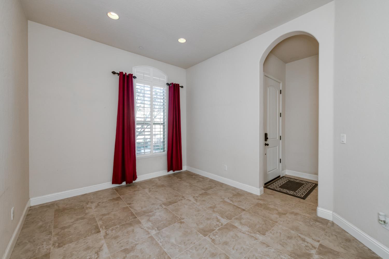 4160 N Newport Bay, Clovis, CA 93619