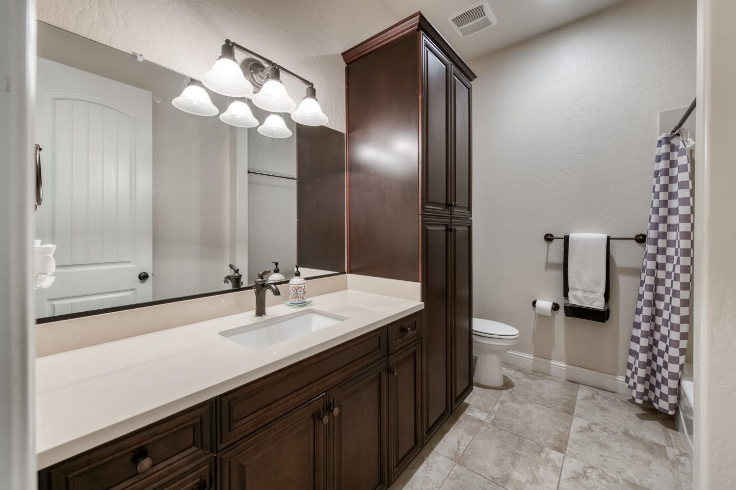 4160 N Newport Bay, Clovis, CA 93619