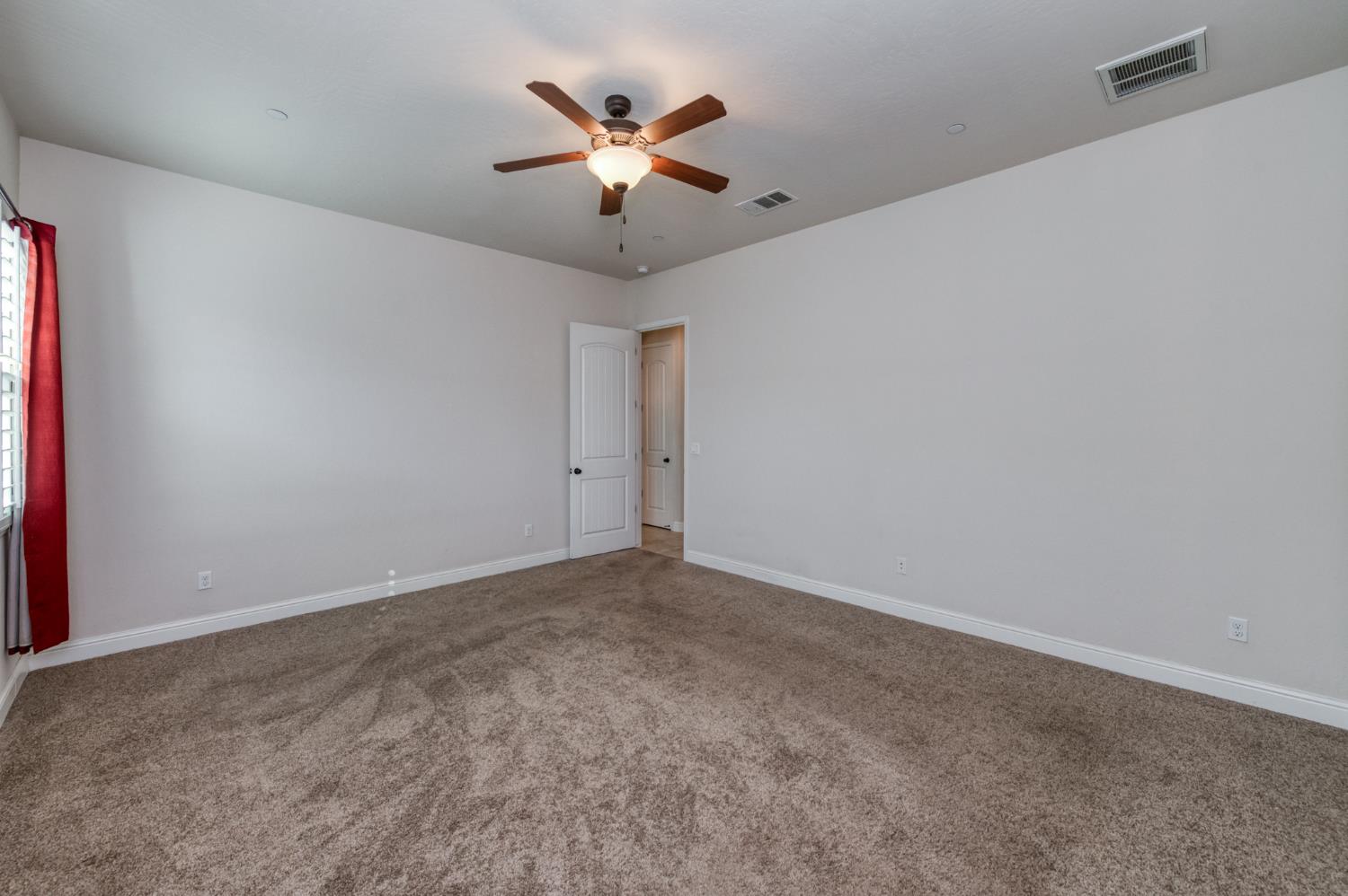 4160 N Newport Bay, Clovis, CA 93619