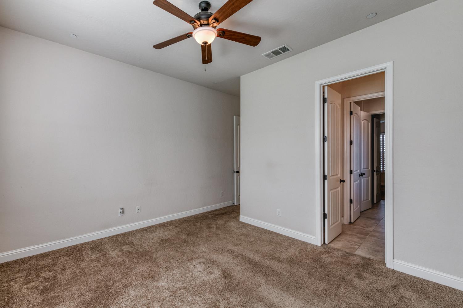 4160 N Newport Bay, Clovis, CA 93619