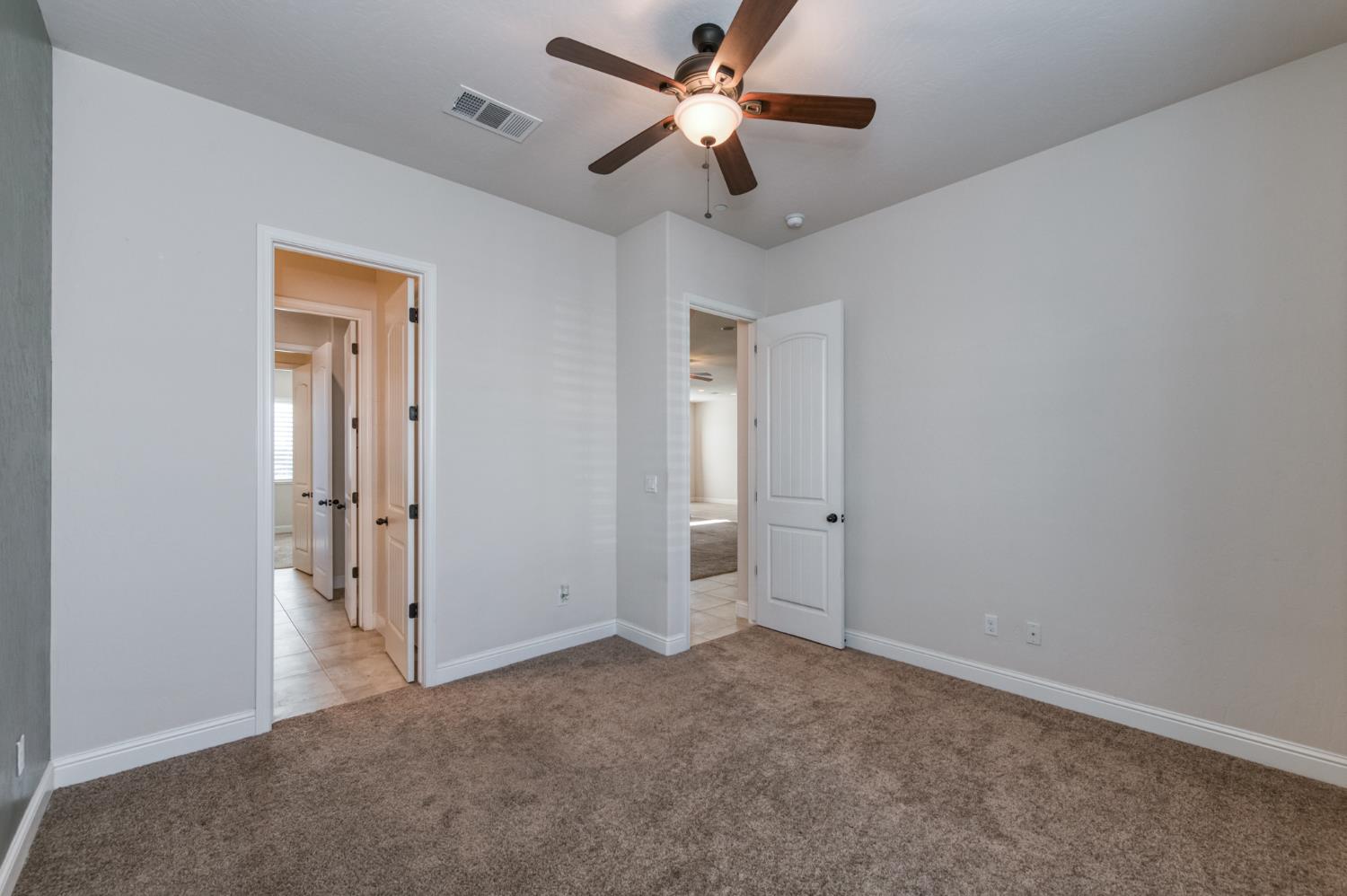 4160 N Newport Bay, Clovis, CA 93619