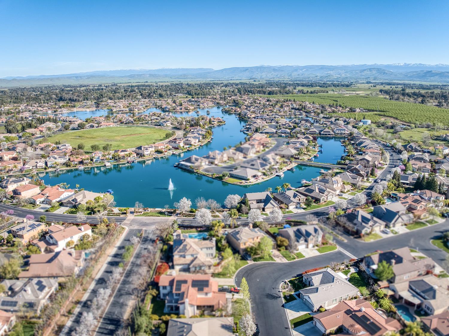 4160 N Newport Bay, Clovis, CA 93619