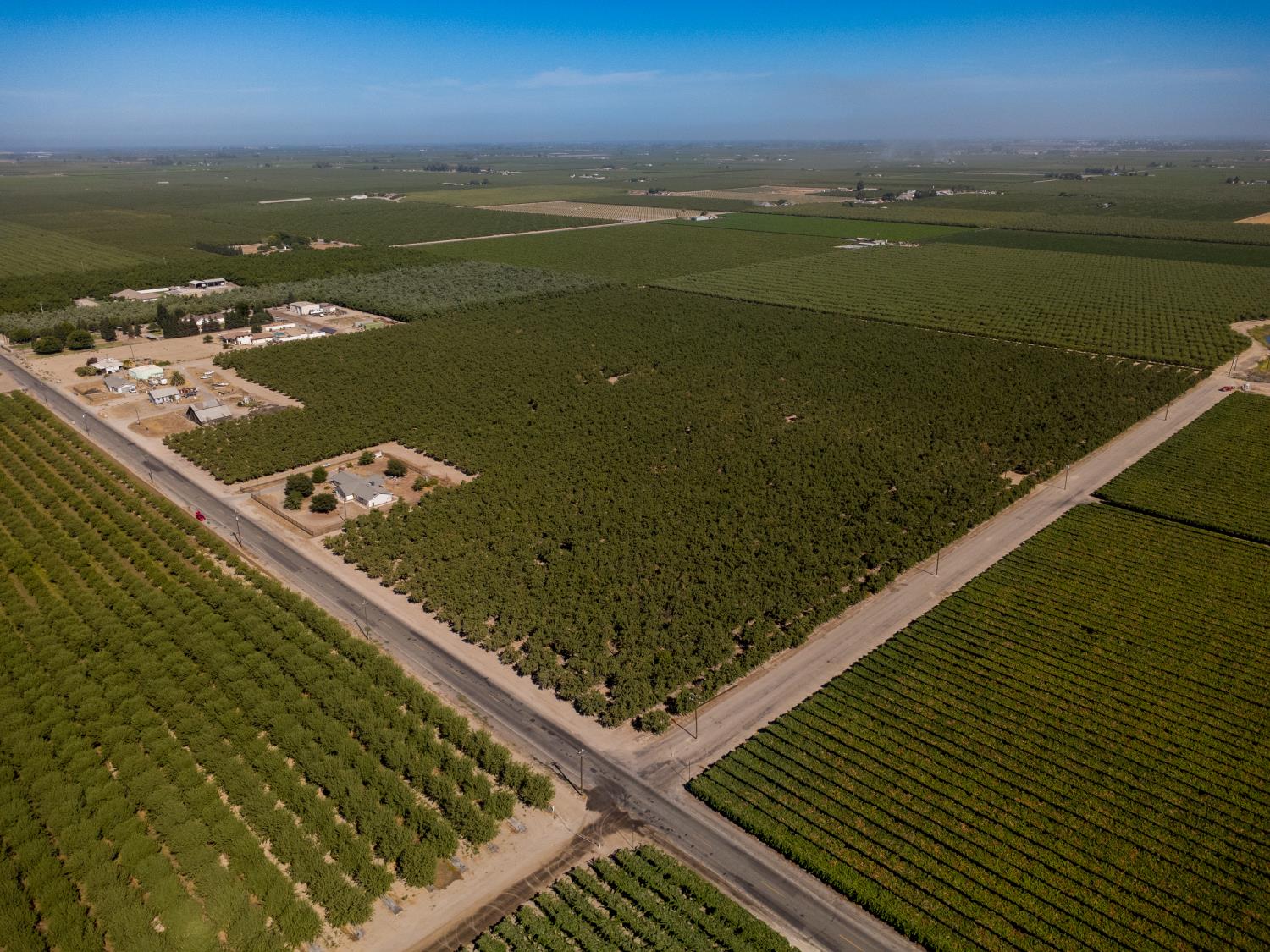 10454 E Clarkson Ave, Kingsburg, CA 93631