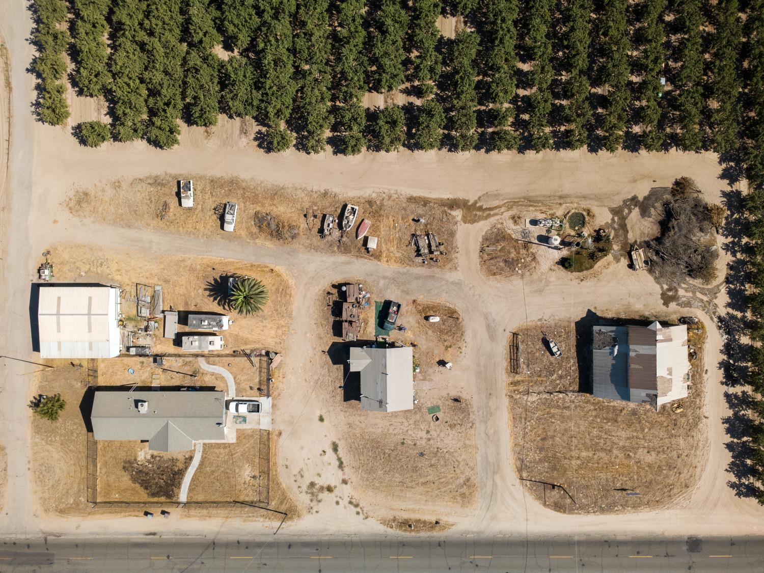 10454 E Clarkson Ave, Kingsburg, CA 93631