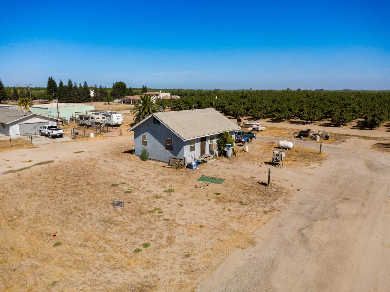 10454 E Clarkson Ave, Kingsburg, CA 93631