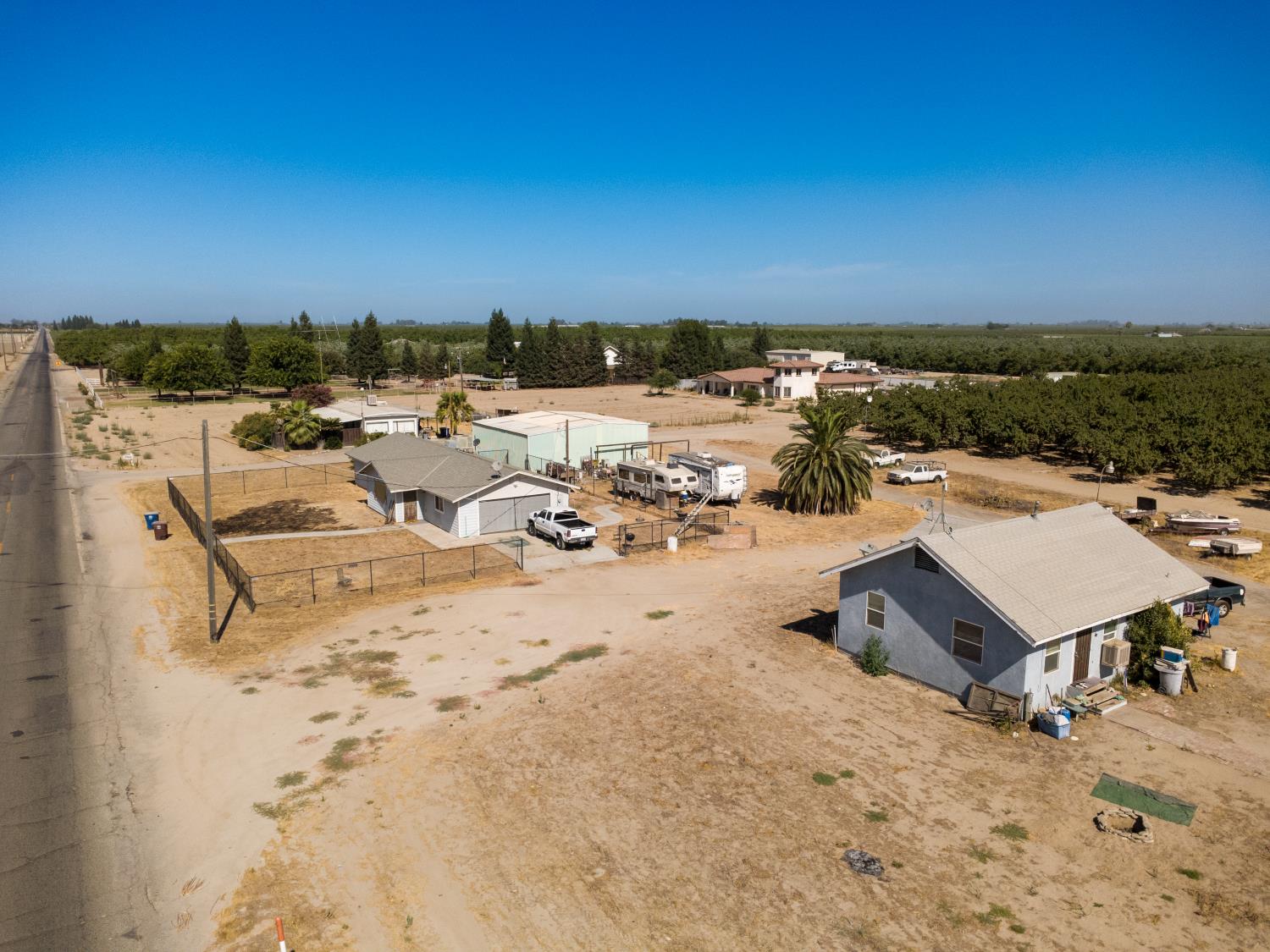 10454 E Clarkson Ave, Kingsburg, CA 93631
