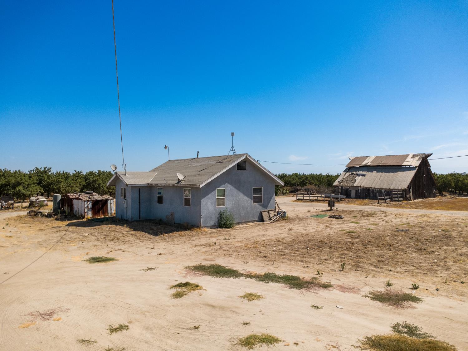 10454 E Clarkson Ave, Kingsburg, CA 93631