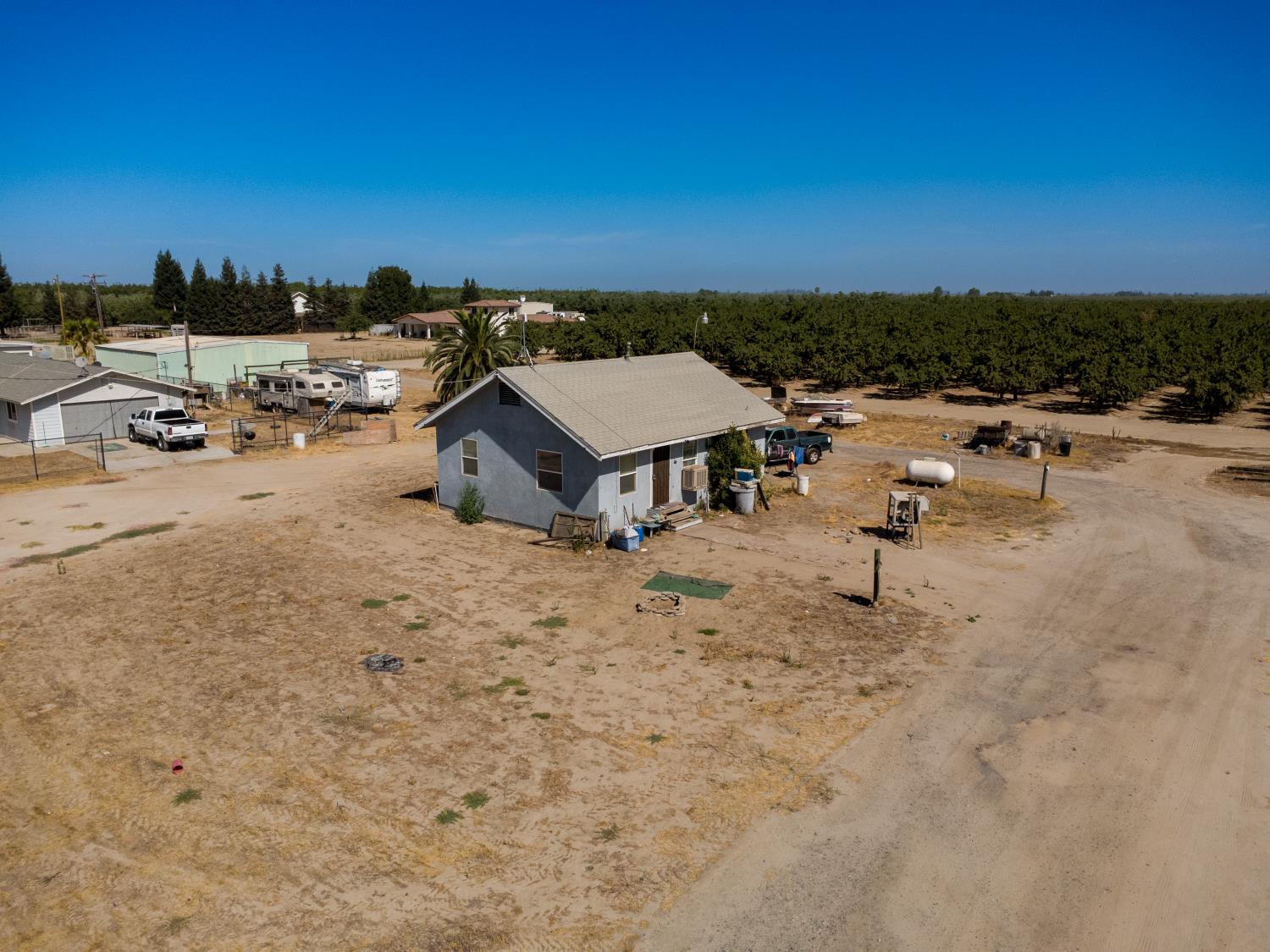10454 E Clarkson Ave, Kingsburg, CA 93631