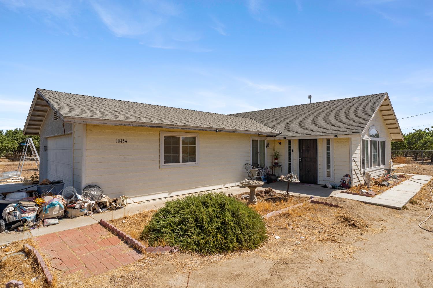 10454 E Clarkson Ave, Kingsburg, CA 93631