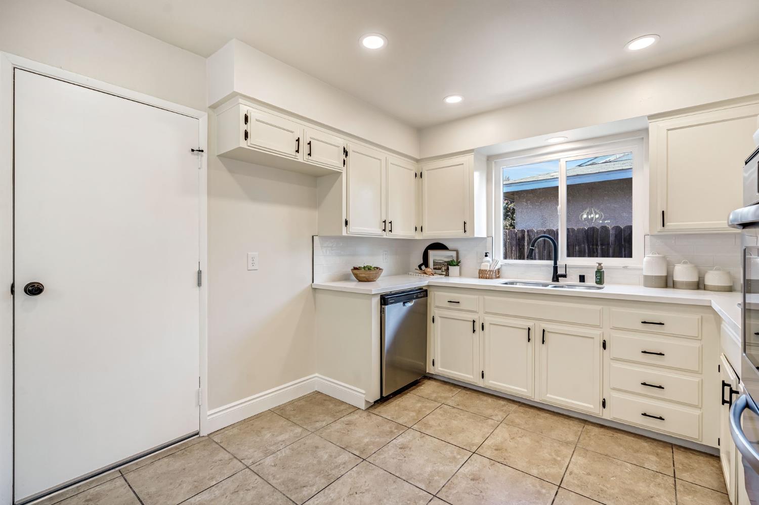 384 W Indianapolis, Clovis, CA 93612