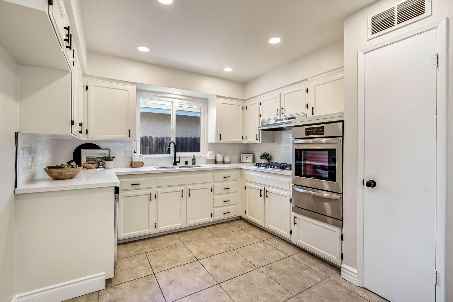 384 W Indianapolis, Clovis, CA 93612