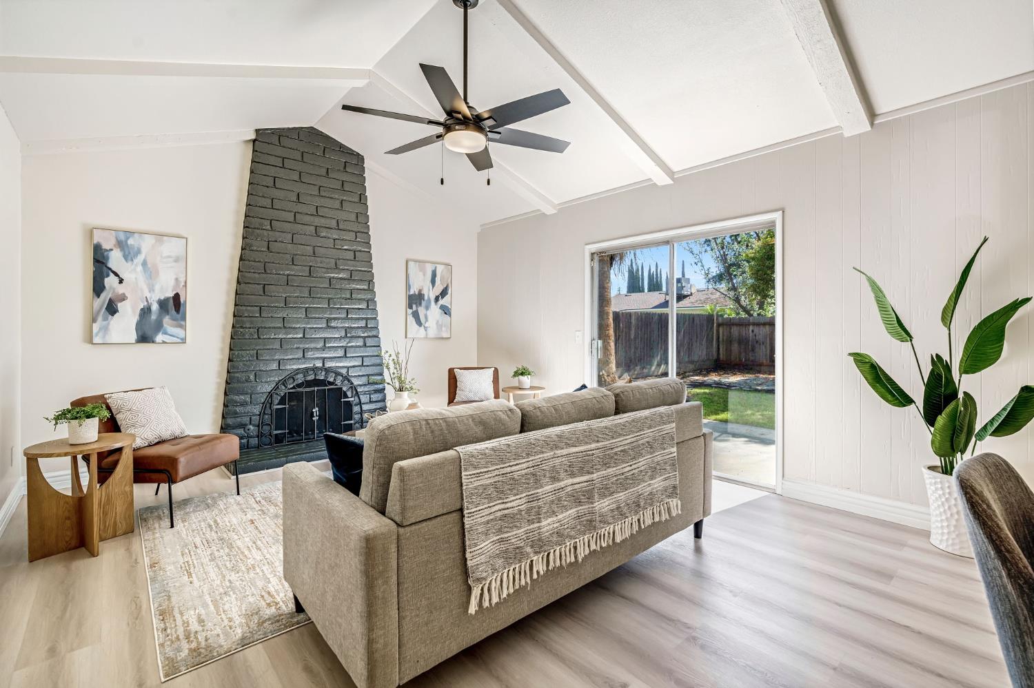 384 W Indianapolis, Clovis, CA 93612