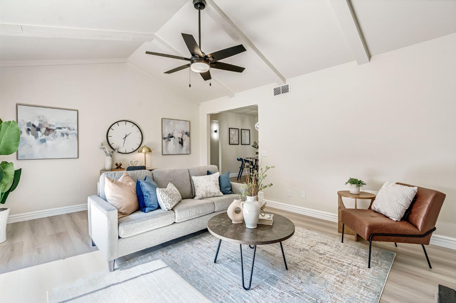 384 W Indianapolis, Clovis, CA 93612