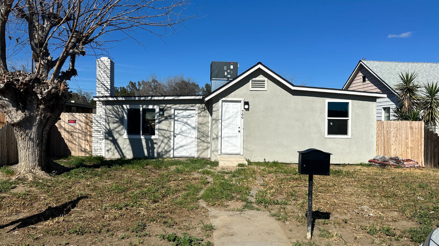 749 E Pleasant St, Coalinga, CA 93210