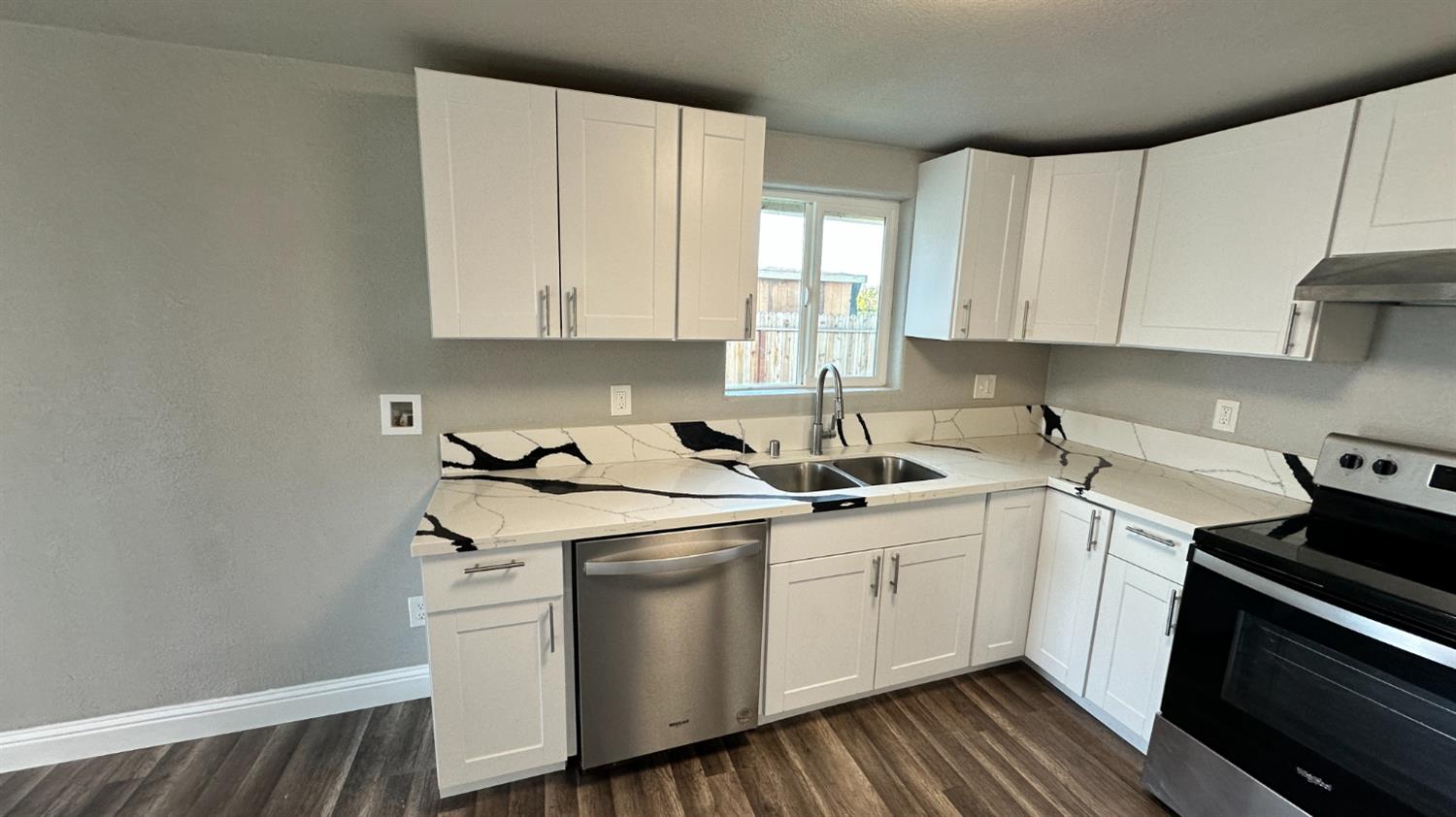 749 E Pleasant St, Coalinga, CA 93210