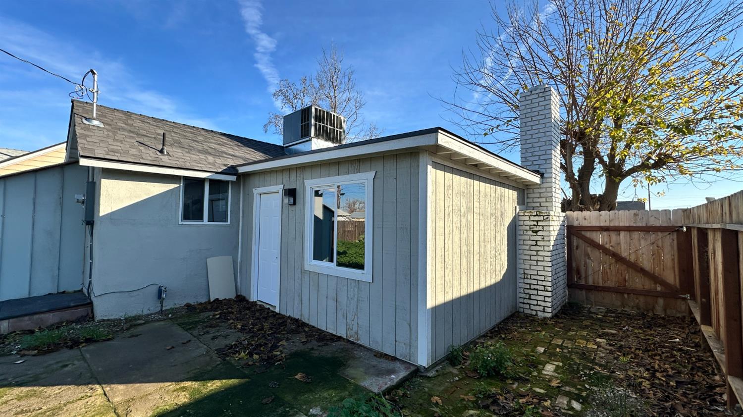 749 E Pleasant St, Coalinga, CA 93210