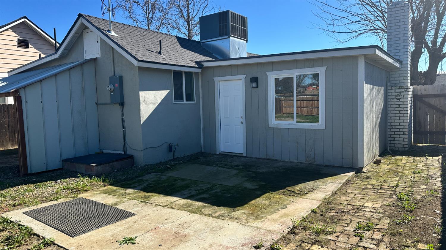 749 E Pleasant St, Coalinga, CA 93210