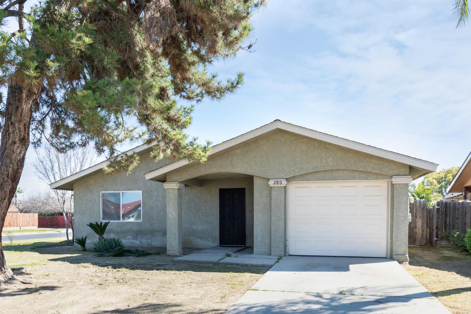 280 N Lillie, Dinuba, CA 93618
