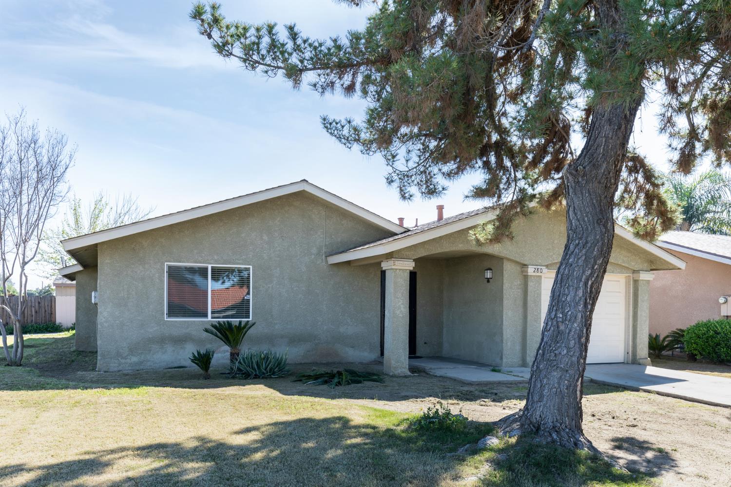 280 N Lillie, Dinuba, CA 93618