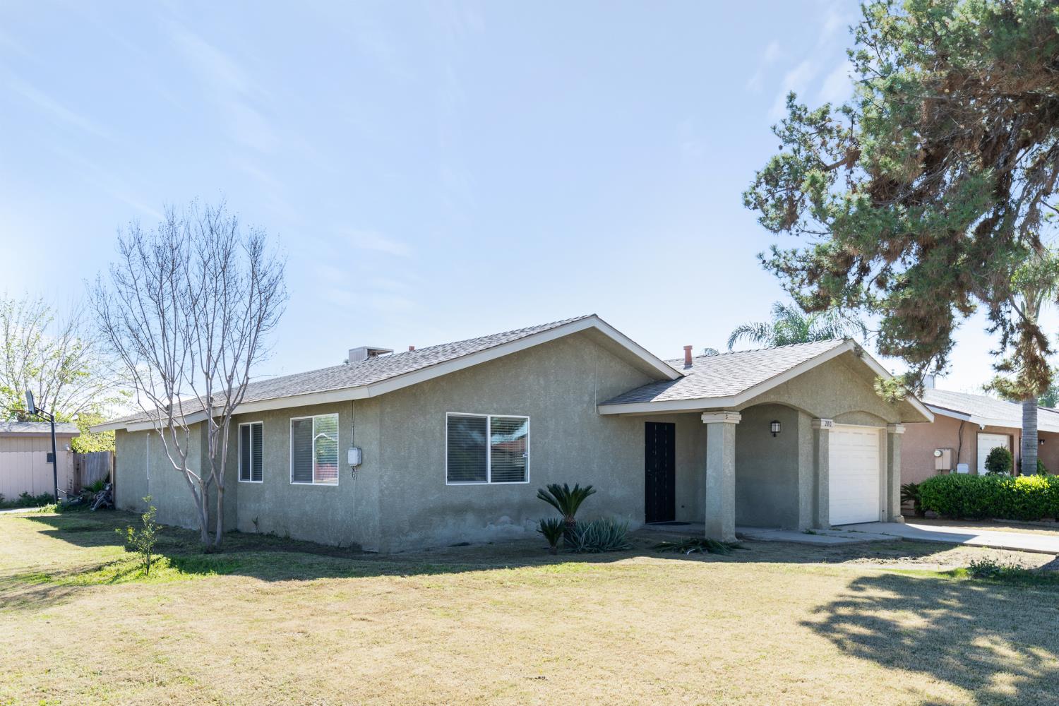 280 N Lillie, Dinuba, CA 93618