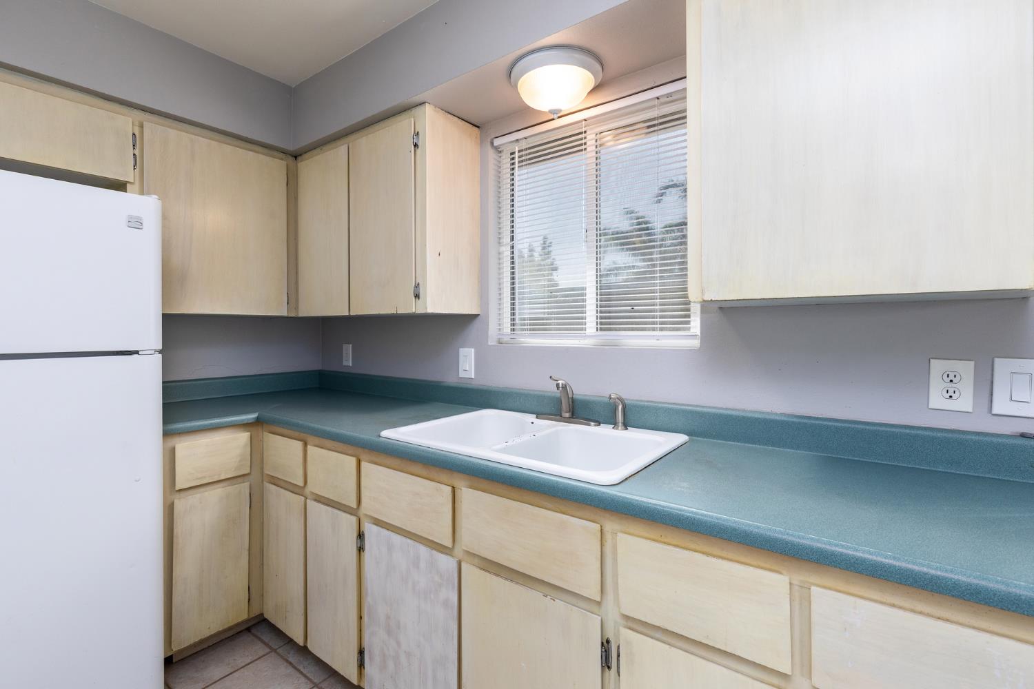 280 N Lillie, Dinuba, CA 93618