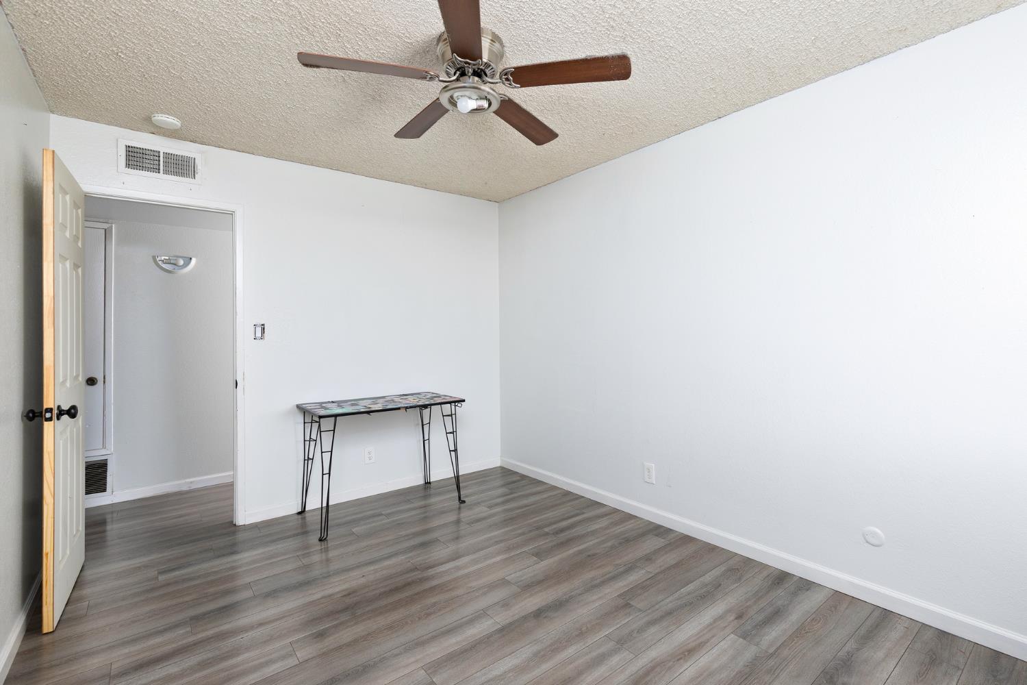 280 N Lillie, Dinuba, CA 93618