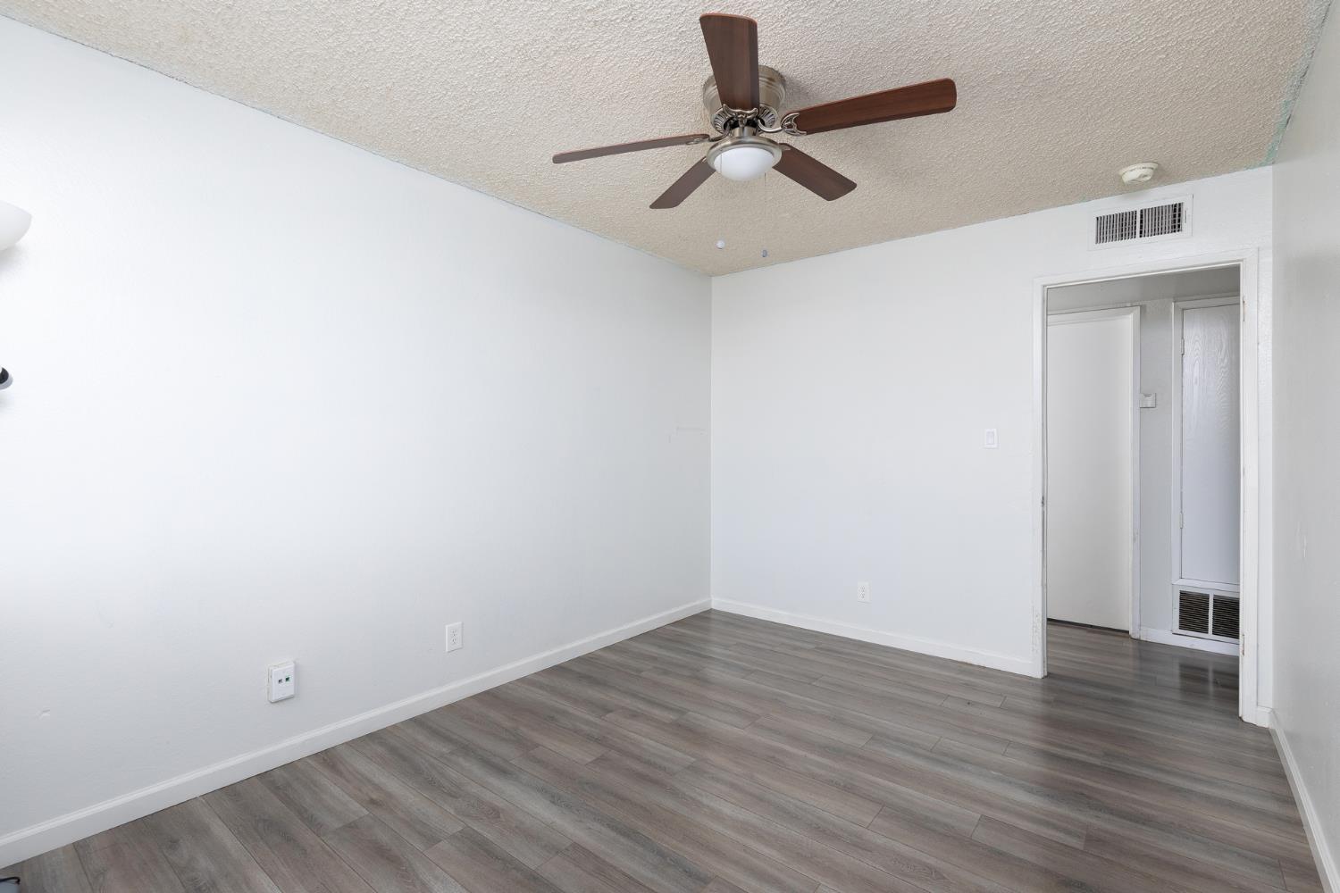 280 N Lillie, Dinuba, CA 93618