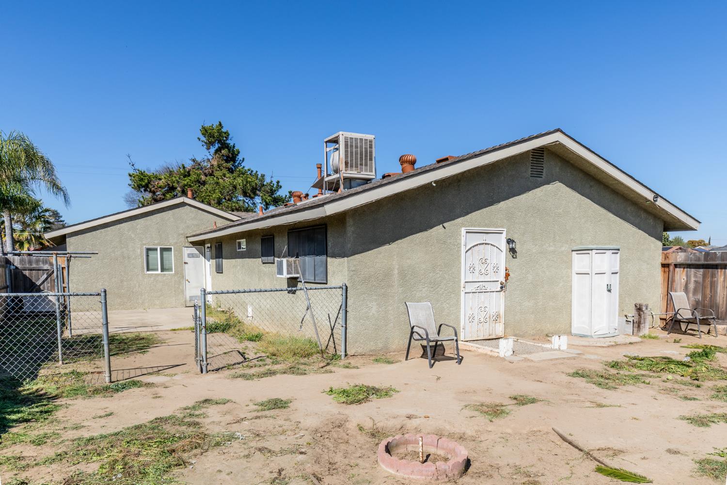 280 N Lillie, Dinuba, CA 93618