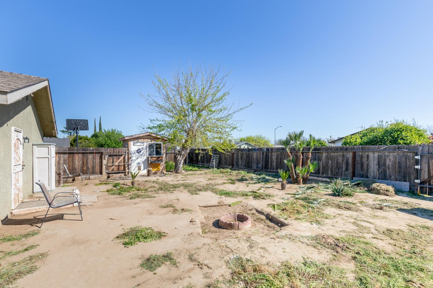 280 N Lillie, Dinuba, CA 93618