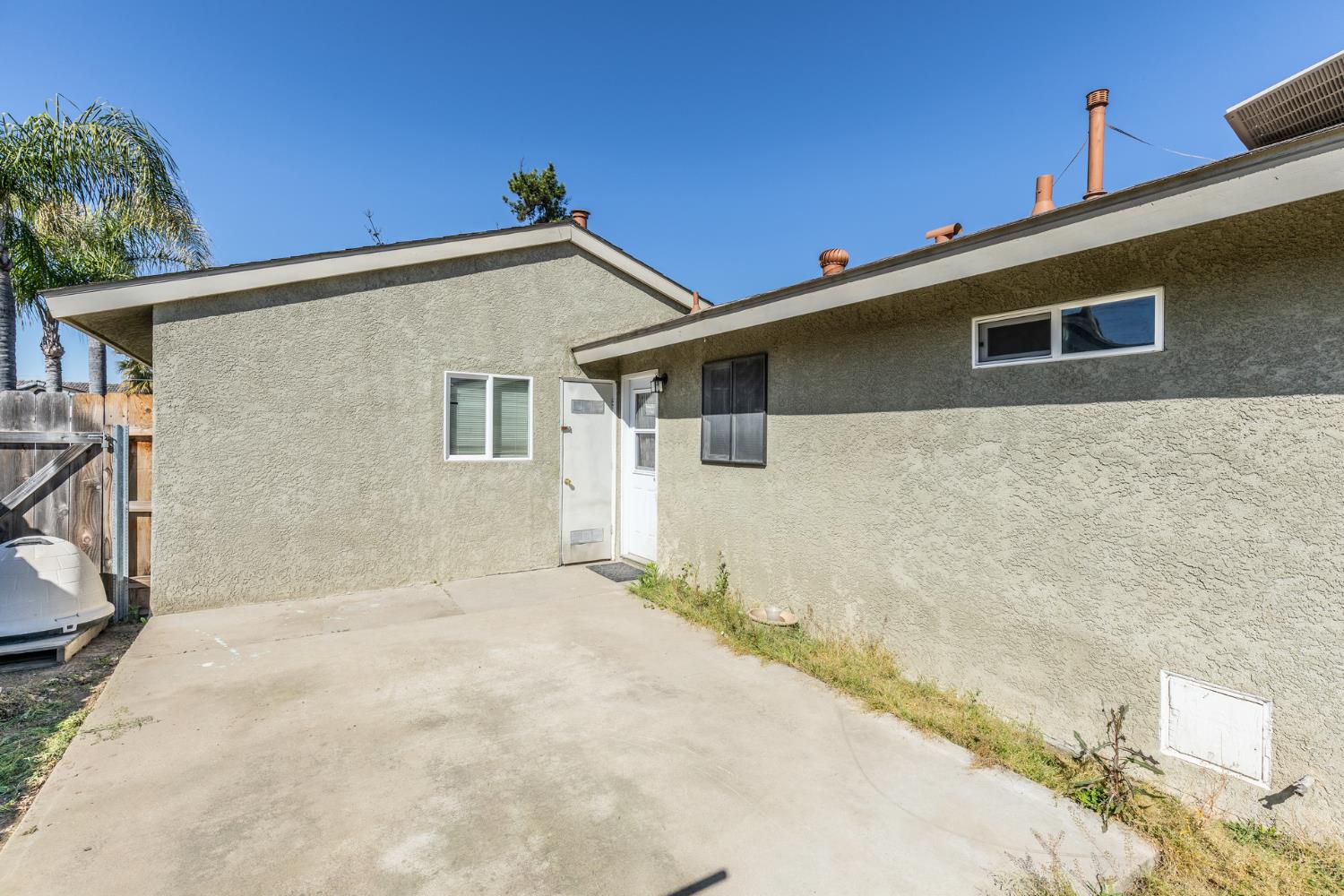280 N Lillie, Dinuba, CA 93618
