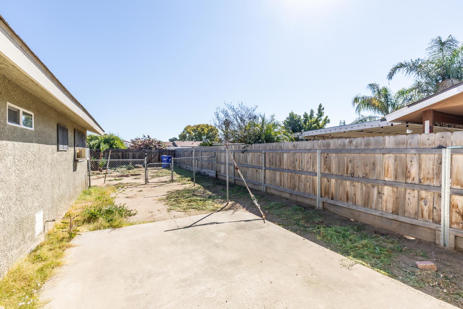 280 N Lillie, Dinuba, CA 93618