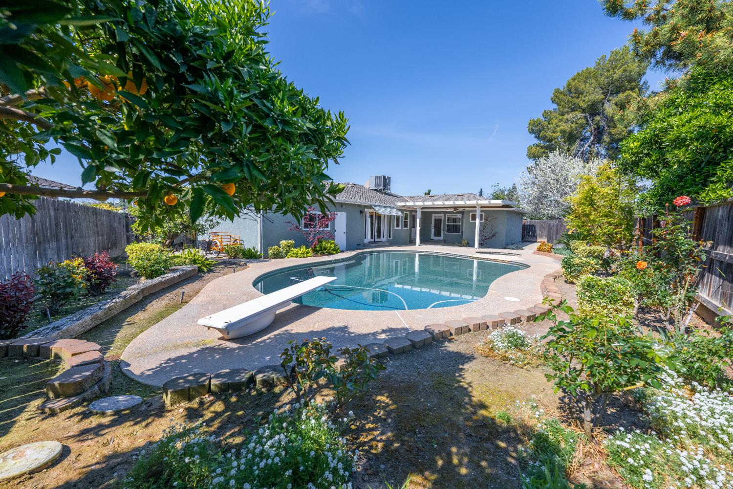 7324 N 3rd St, Fresno, CA 93720