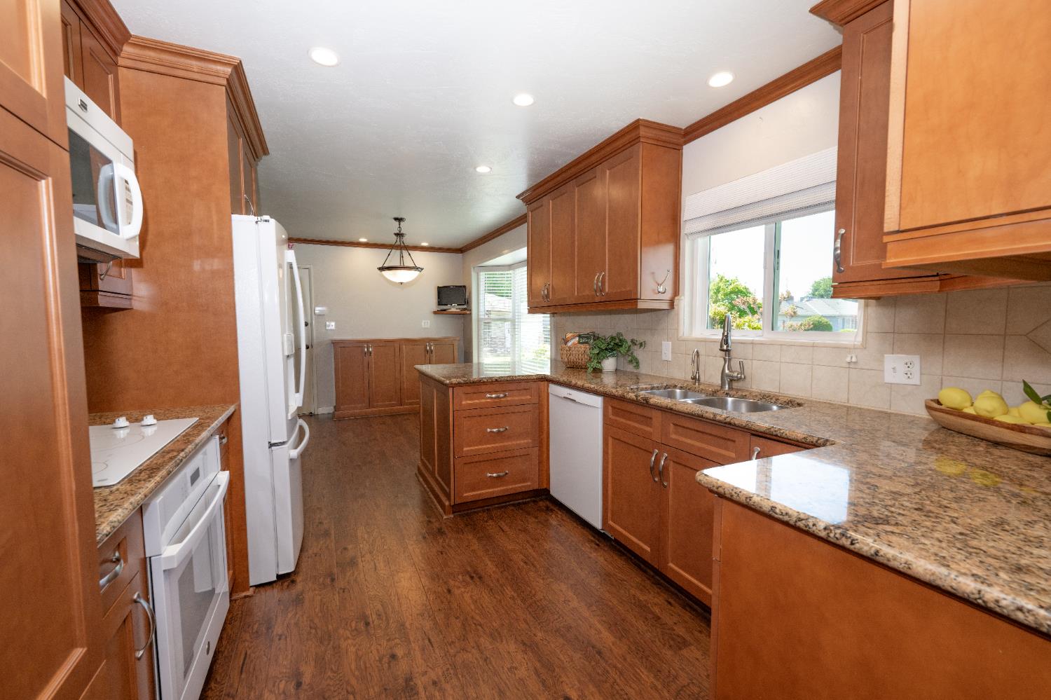 7324 N 3rd St, Fresno, CA 93720