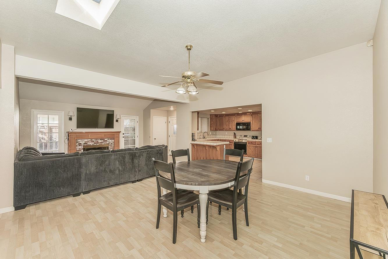 125 Queen Ln, Madera, CA 93637