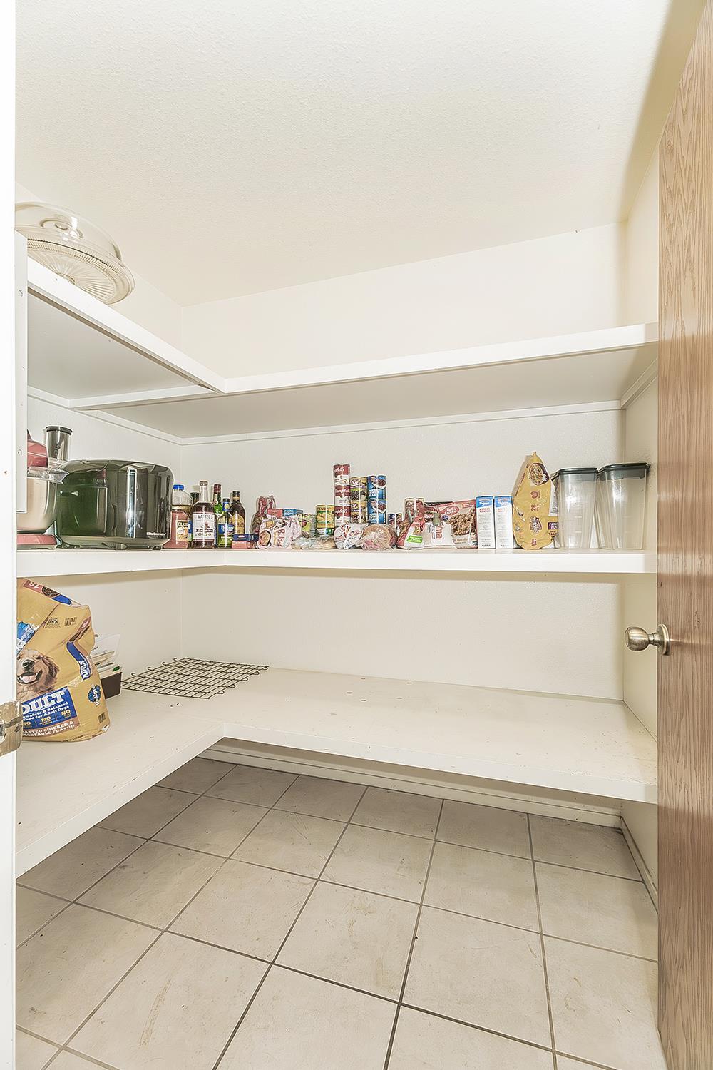 125 Queen Ln, Madera, CA 93637