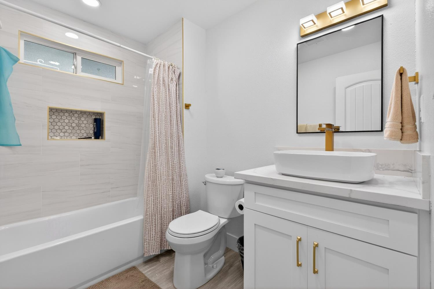 105 W Herndon Ave #SPC64, Pinedale, CA 93650