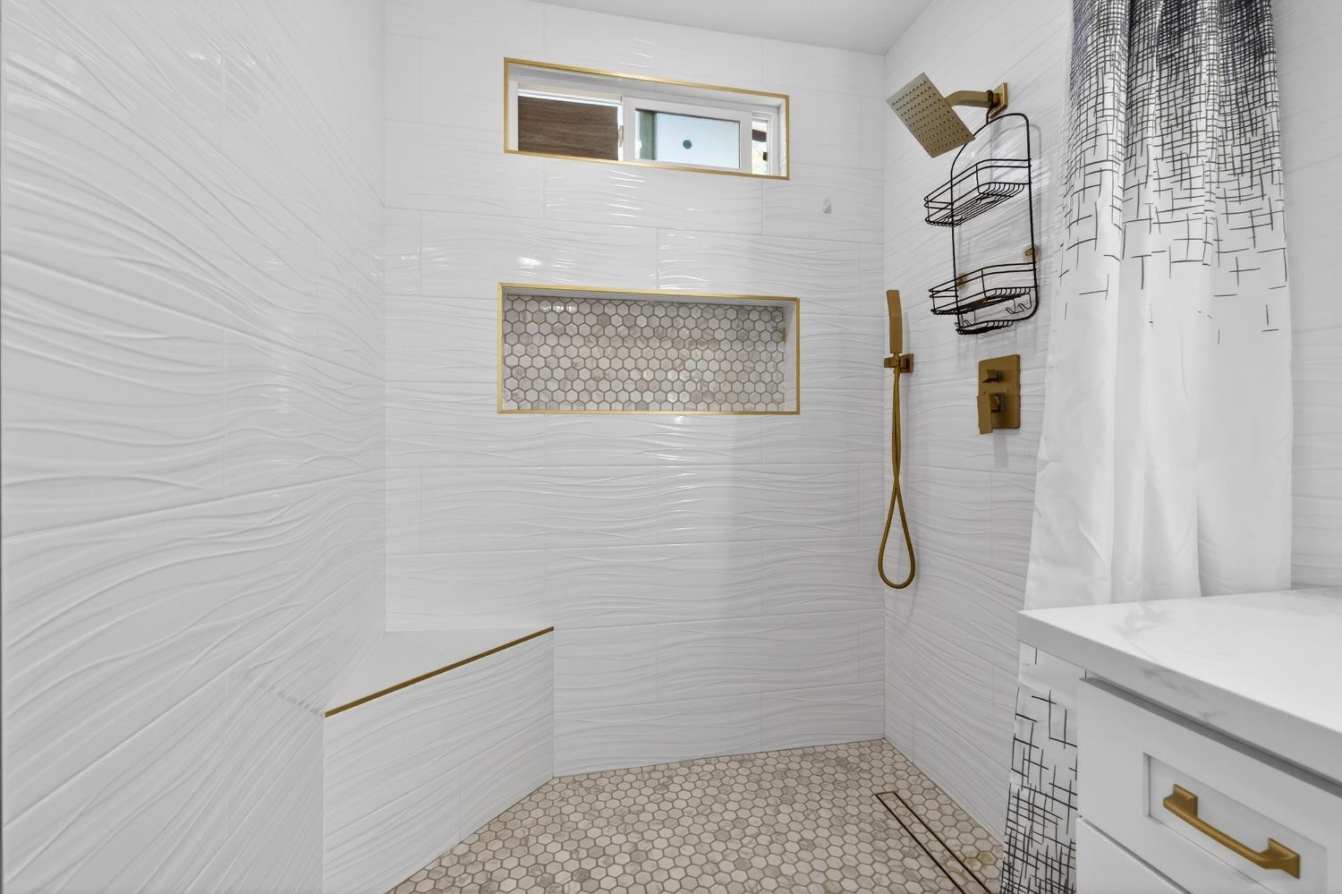 105 W Herndon Ave #SPC64, Pinedale, CA 93650