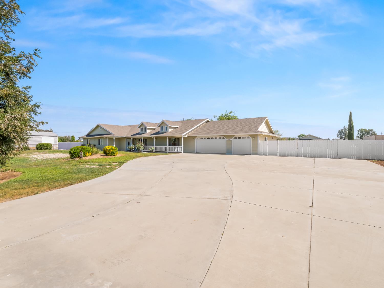 16389 Monreal Rd, Madera, CA 93636