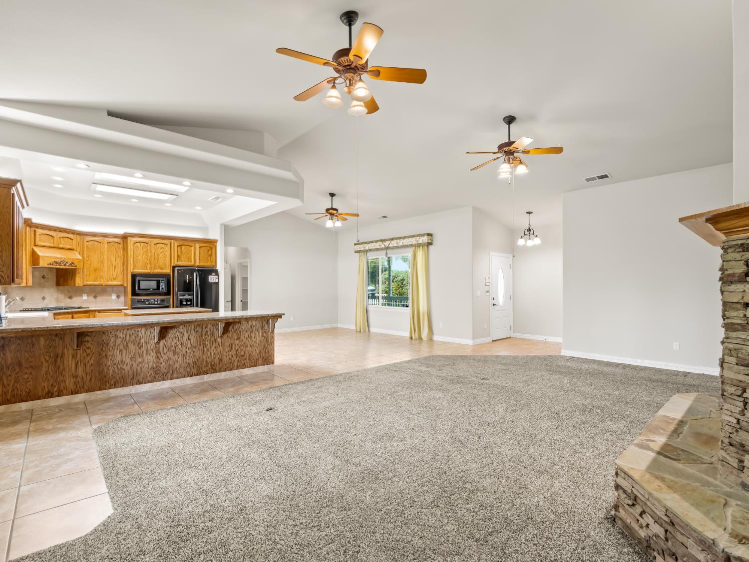 16389 Monreal Rd, Madera, CA 93636