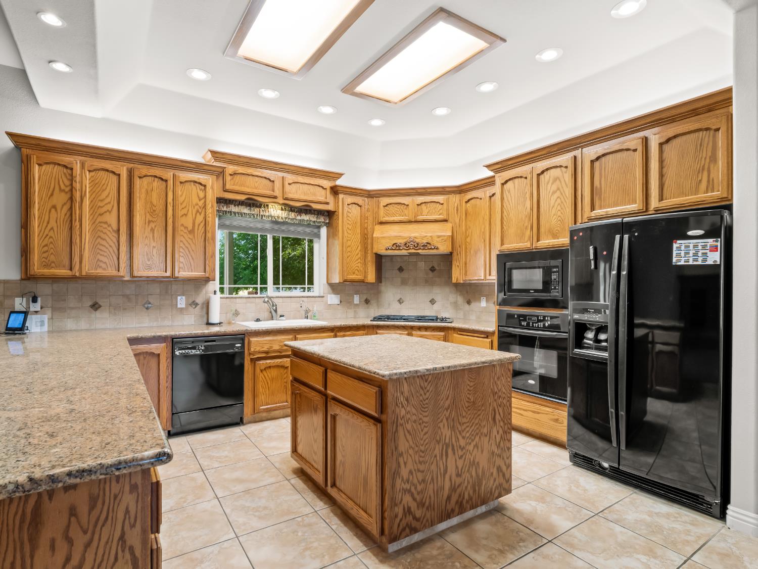 16389 Monreal Rd, Madera, CA 93636