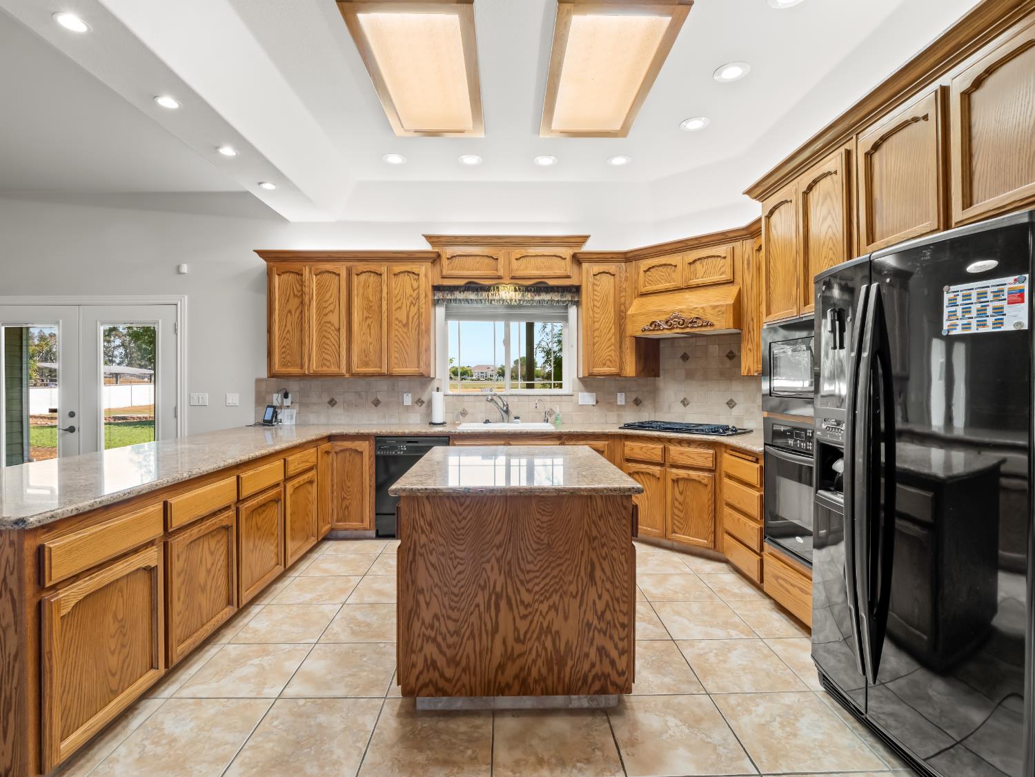 16389 Monreal Rd, Madera, CA 93636