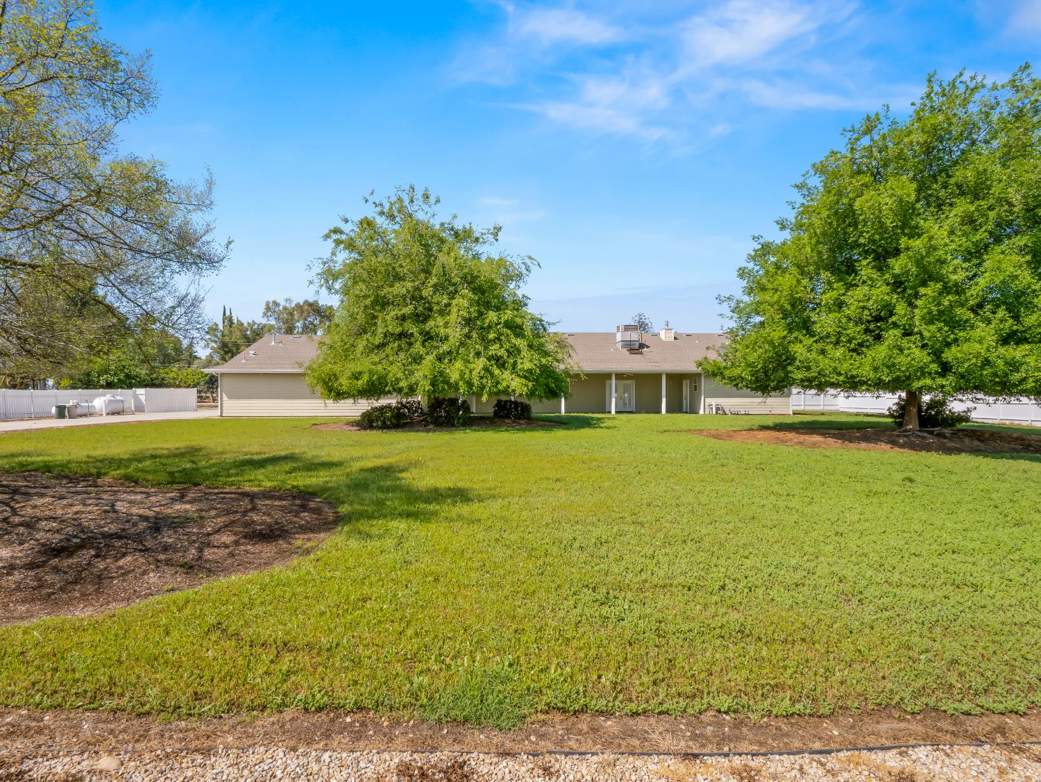 16389 Monreal Rd, Madera, CA 93636